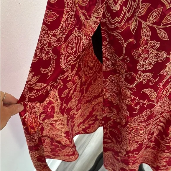 August Silk Red and Gold Paisley Top - Picture 4 of 10
